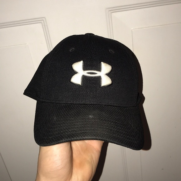 all black under armour cap